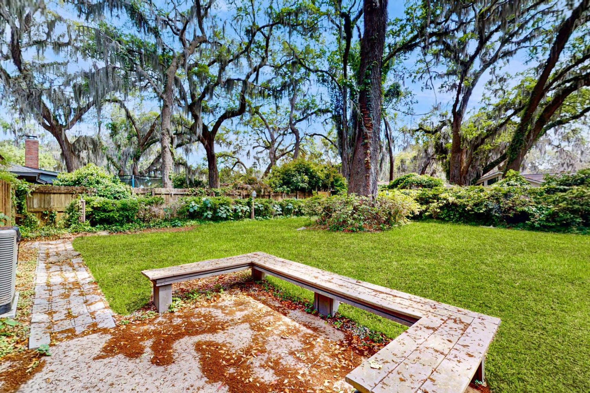 Twin Oaks Holiday home